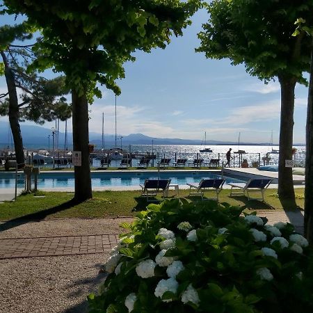 Villaggio Turistico Dei Tigli Паденге сул Гарда Екстериор снимка