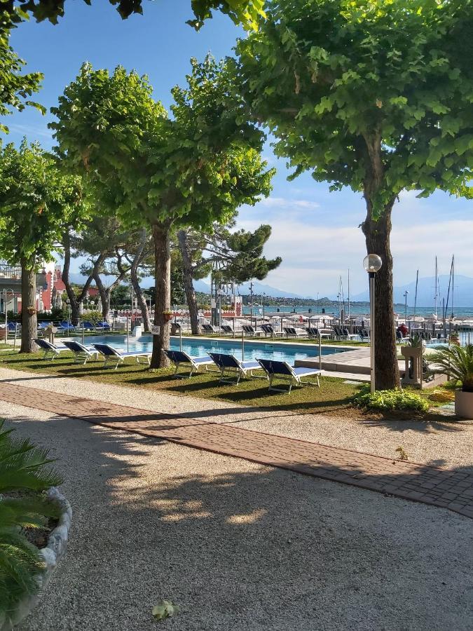 Villaggio Turistico Dei Tigli Паденге сул Гарда Екстериор снимка