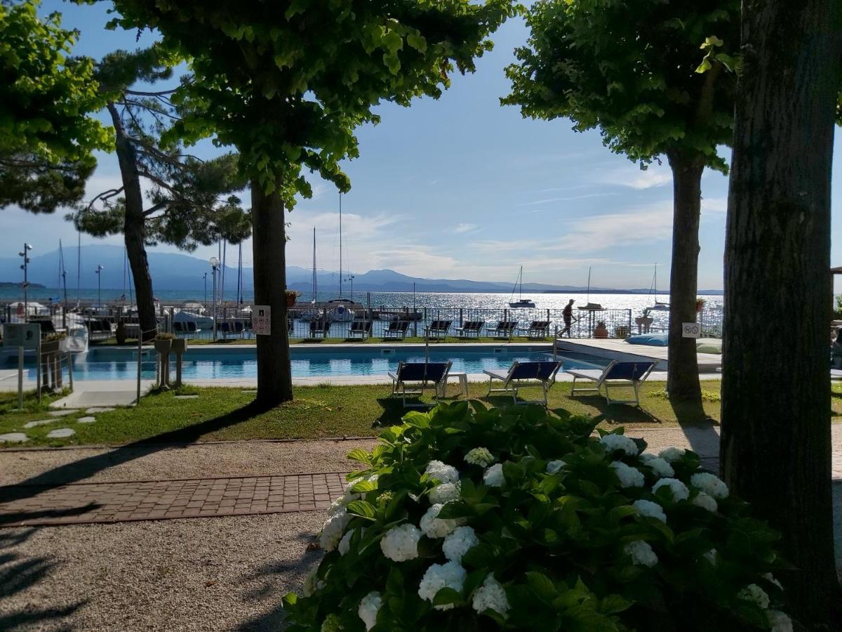 Villaggio Turistico Dei Tigli Паденге сул Гарда Екстериор снимка