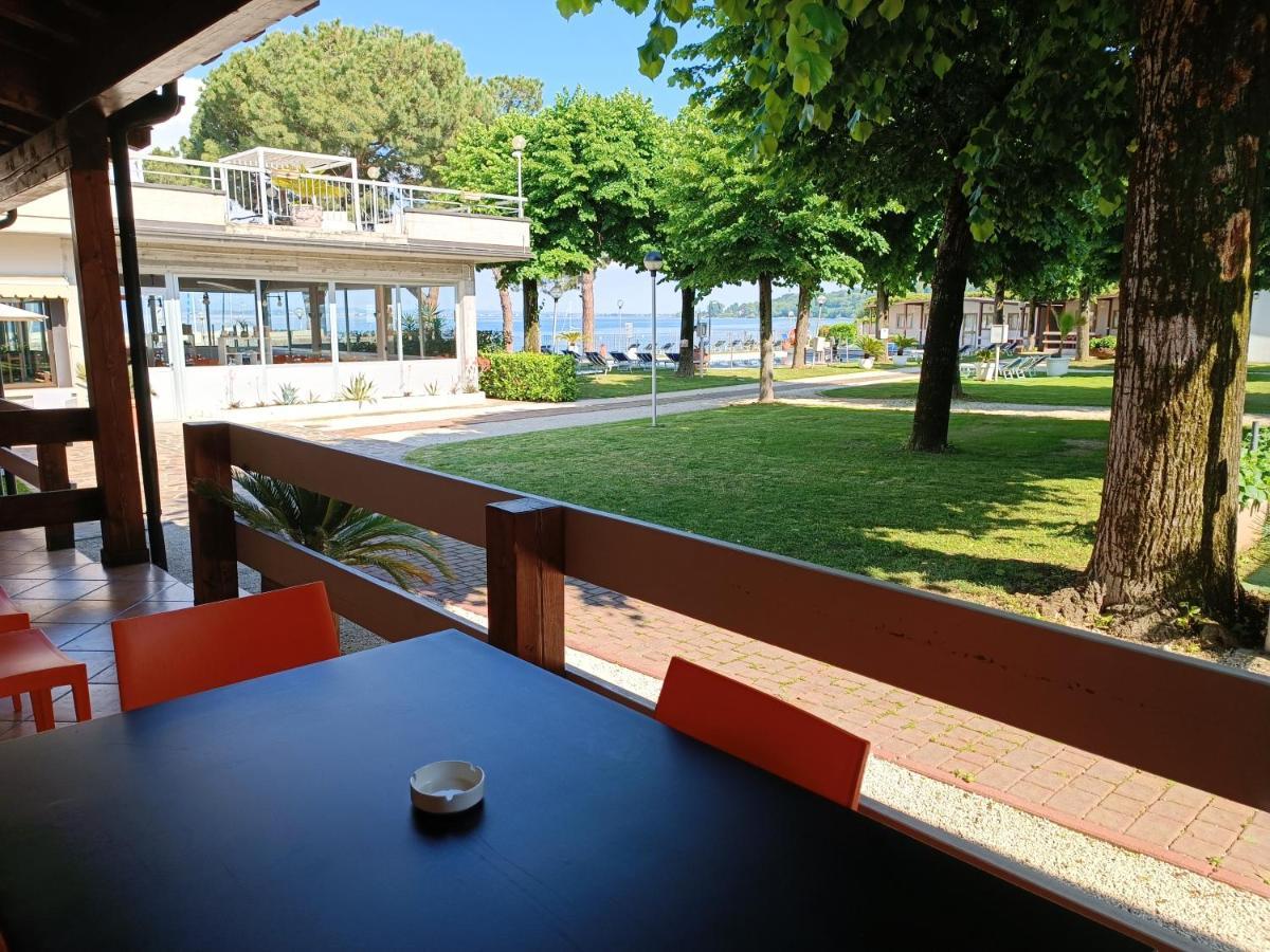 Villaggio Turistico Dei Tigli Паденге сул Гарда Екстериор снимка
