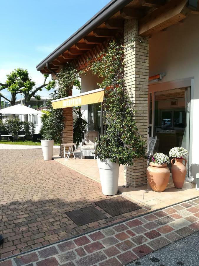 Villaggio Turistico Dei Tigli Паденге сул Гарда Екстериор снимка