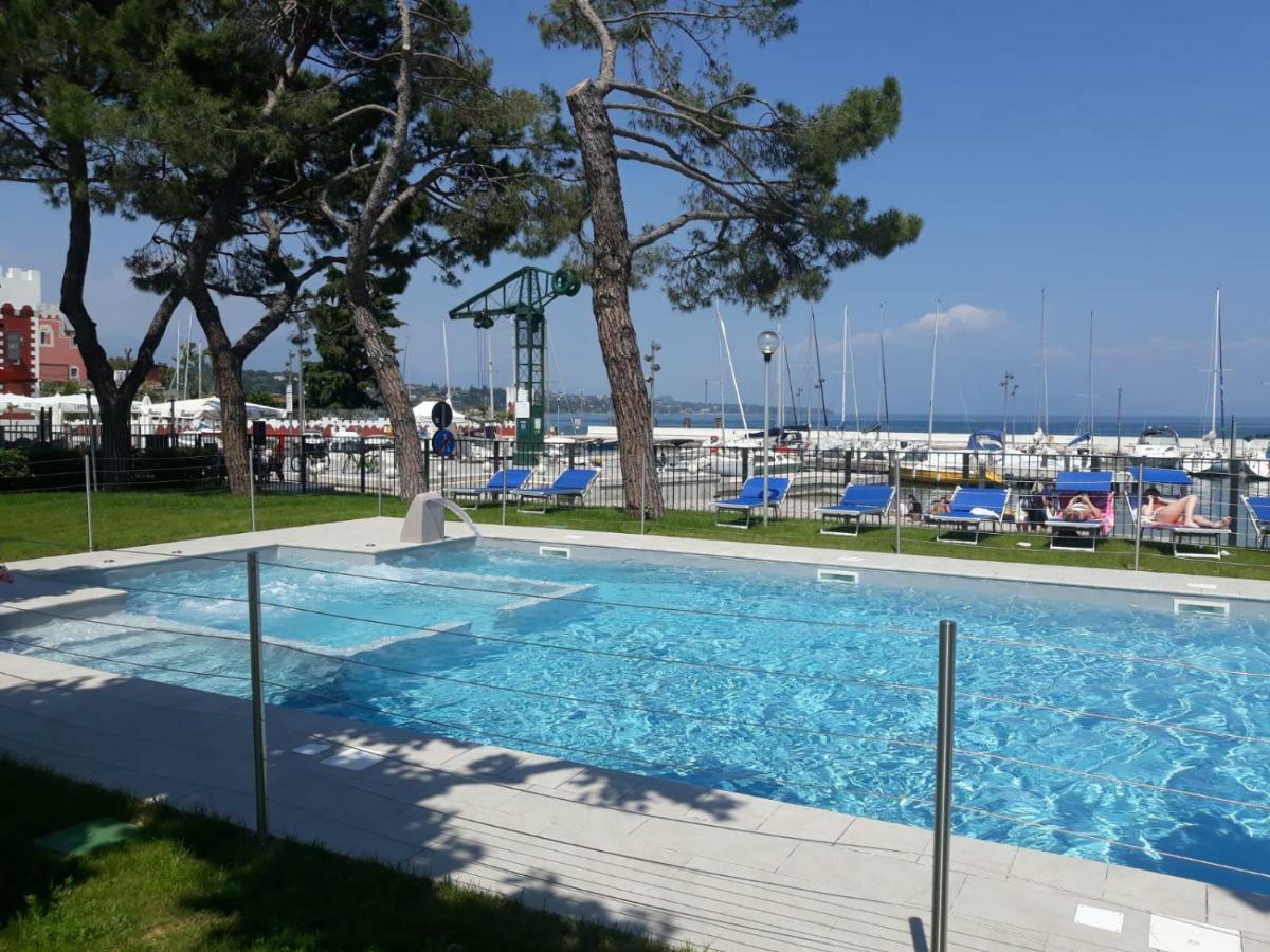 Villaggio Turistico Dei Tigli Паденге сул Гарда Екстериор снимка